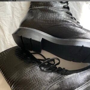 Stuart Weitzman Women's Dark Brown Crocodile Pattern Leather Boots 8.5